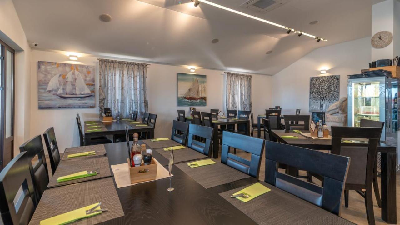 Apartments & Rooms Buble โตรกีร์ ภายนอก รูปภาพ