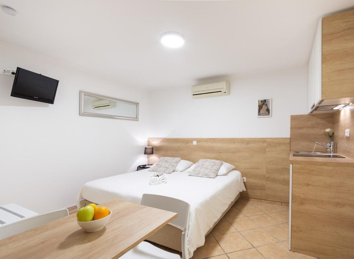 Apartments & Rooms Buble โตรกีร์ ภายนอก รูปภาพ
