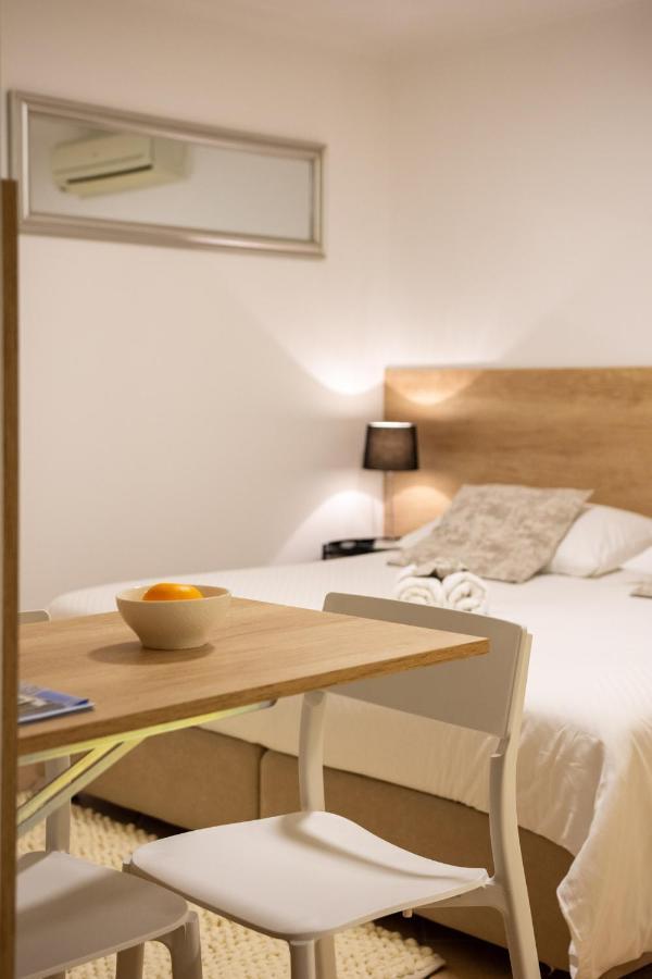 Apartments & Rooms Buble โตรกีร์ ภายนอก รูปภาพ