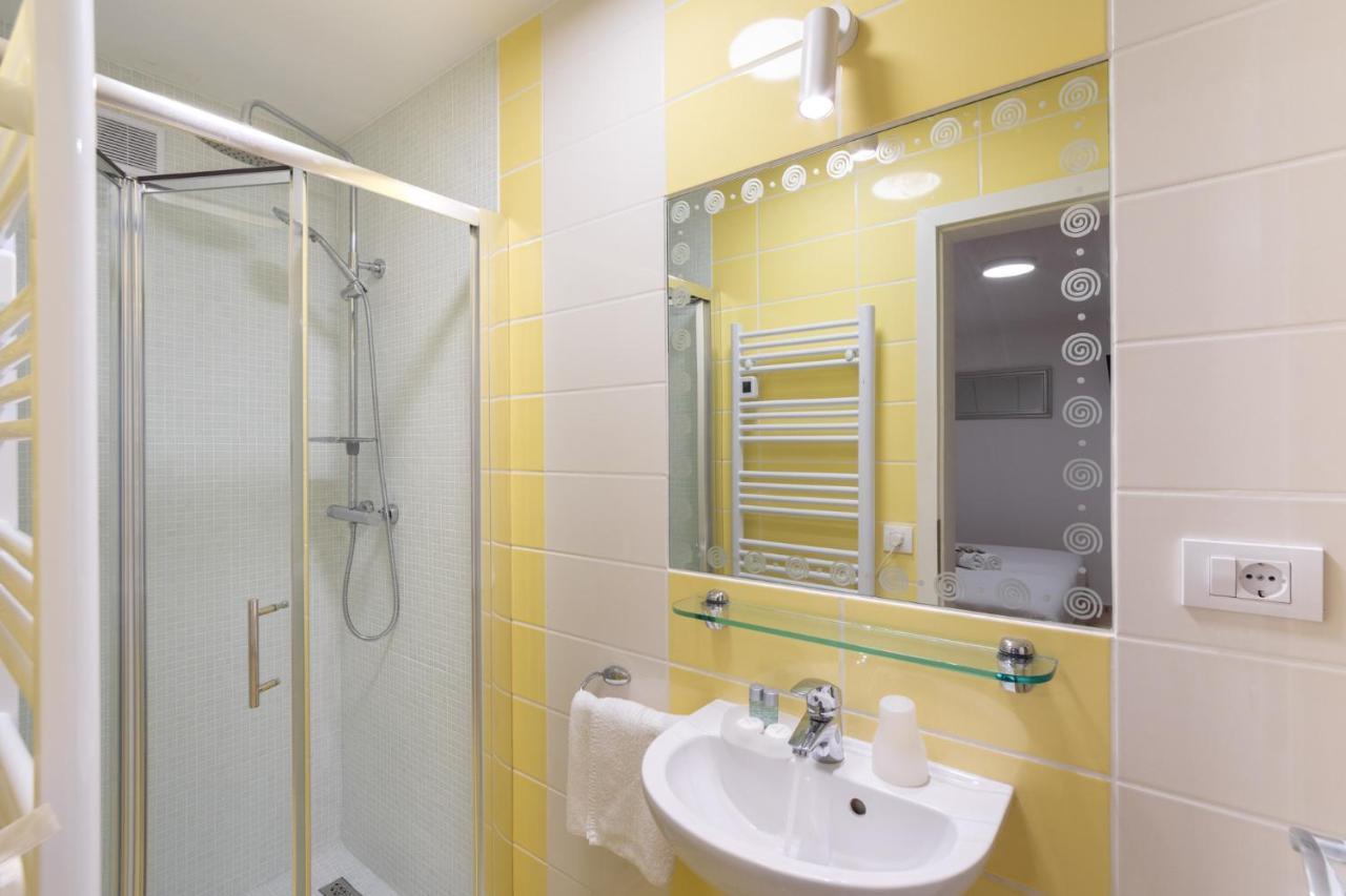 Apartments & Rooms Buble โตรกีร์ ภายนอก รูปภาพ