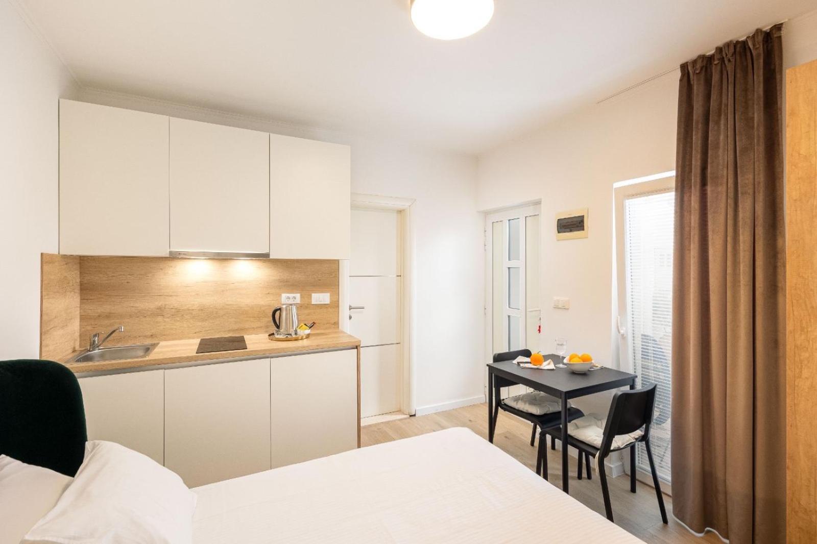 Apartments & Rooms Buble โตรกีร์ ภายนอก รูปภาพ