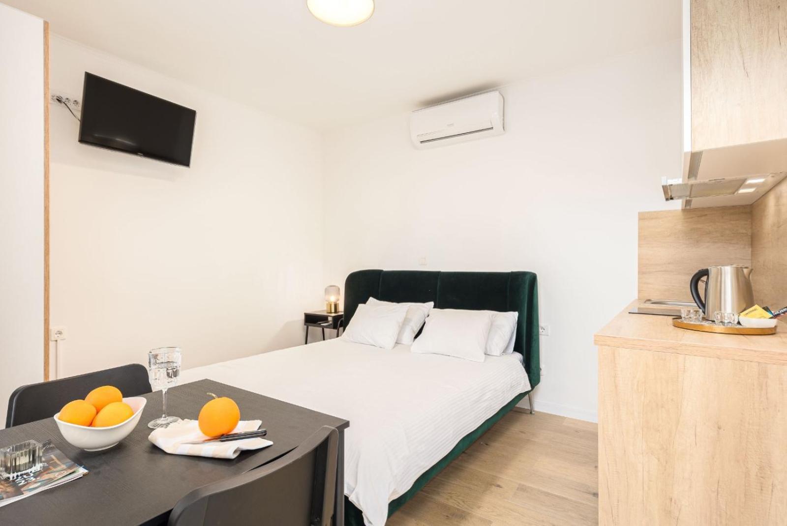 Apartments & Rooms Buble โตรกีร์ ภายนอก รูปภาพ