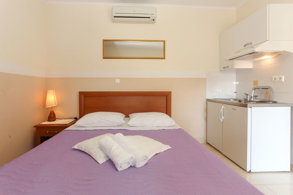 Apartments & Rooms Buble โตรกีร์ ภายนอก รูปภาพ