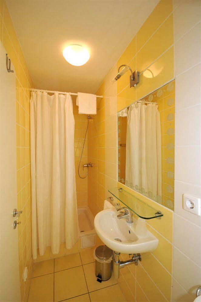 Apartments & Rooms Buble โตรกีร์ ภายนอก รูปภาพ