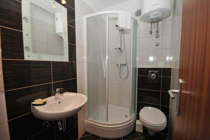 Apartments & Rooms Buble โตรกีร์ ภายนอก รูปภาพ