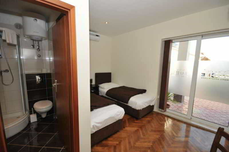 Apartments & Rooms Buble โตรกีร์ ภายนอก รูปภาพ